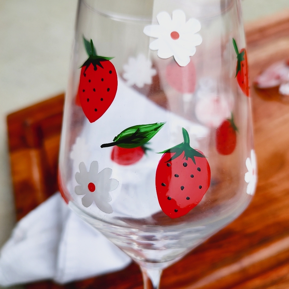 Prima Set of 4, Lg (9.5" ), 24oz Hand Painted Strawberry Wine Glass Goblets, NWT - Picture 6 of 9
